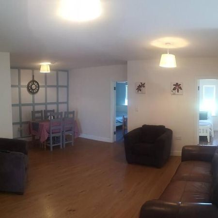 Spacious And Warm 2 Bedroom Apartment Sleeps Up To 5 Athy Exterior photo